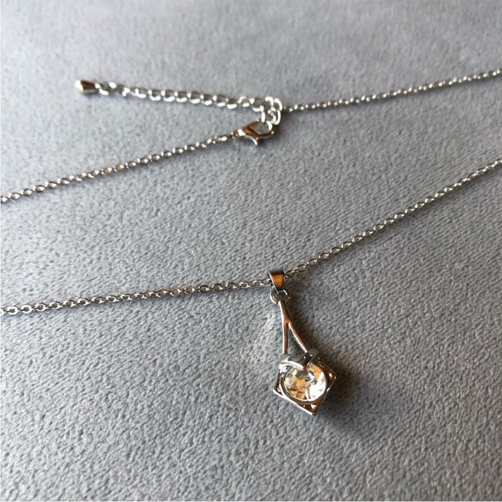 Diamond Shaped Drop Pendant ~ Silver Tone Necklace ~ Brand New!